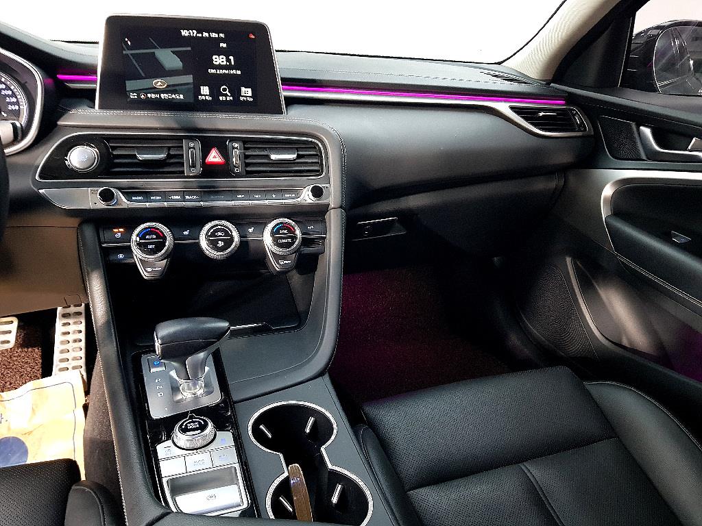 Genesis G70 - Vista 10