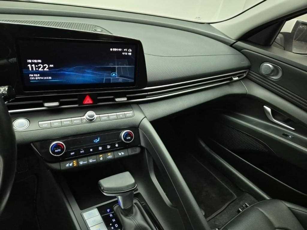 HYUNDAI Avante - Vista 10