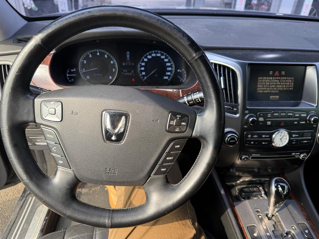 HYUNDAI Equus - Vista 9