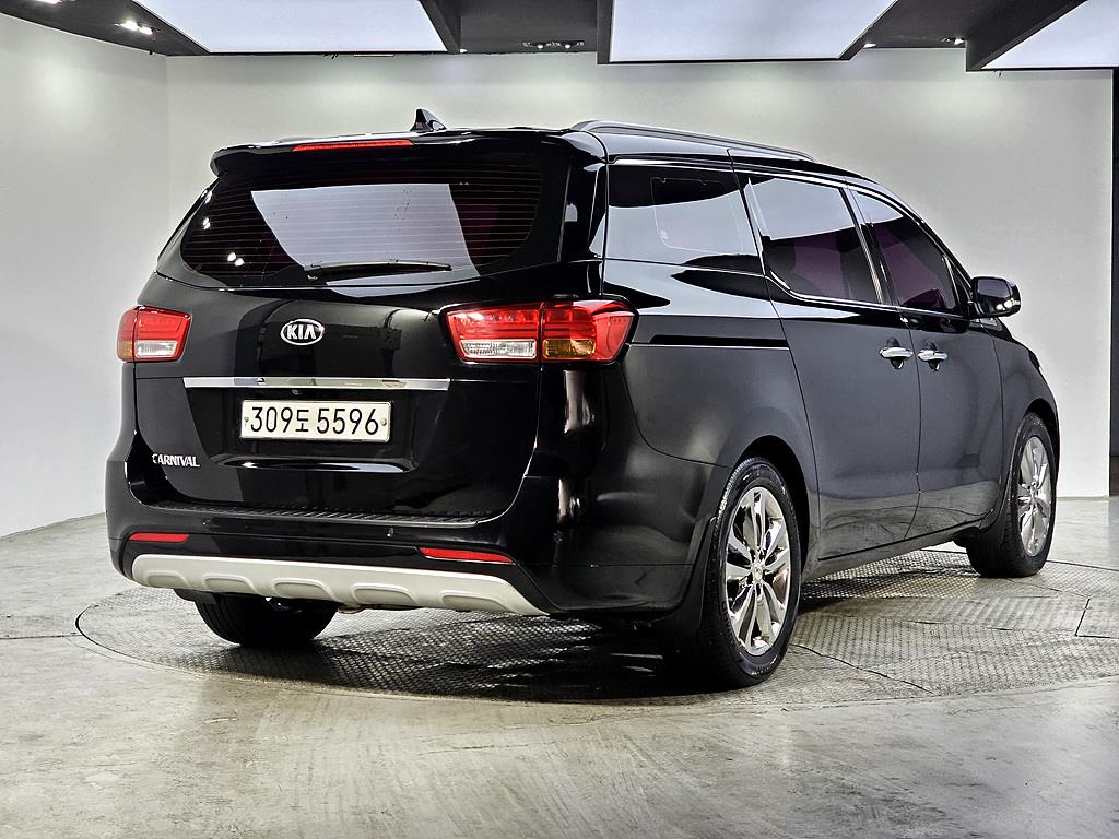 KIA Carnival - Vista 4