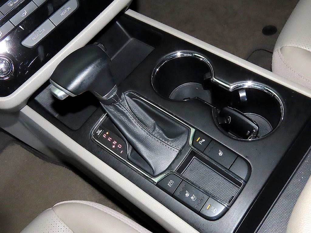 KIA Carnival - Vista 12