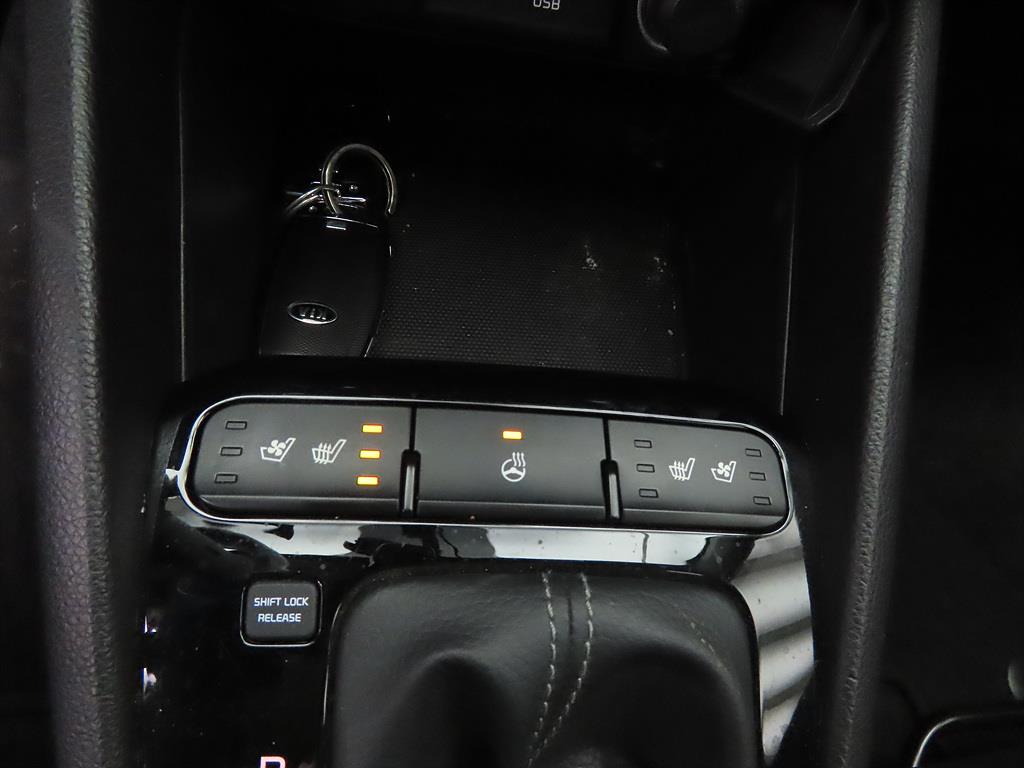 KIA Stonic 2020 Blanco - Importación desde Corea - HF Imports Iquique - Foto 17