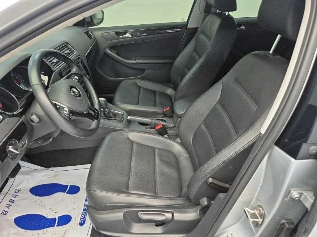 Volkswagen Jetta - Vista 11