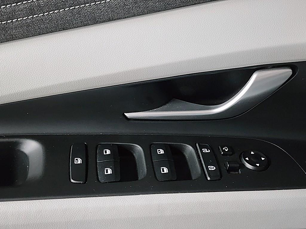 HYUNDAI Avante - Vista 5