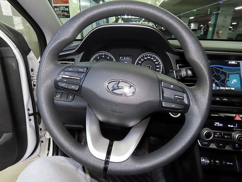 HYUNDAI Avante - Vista 8