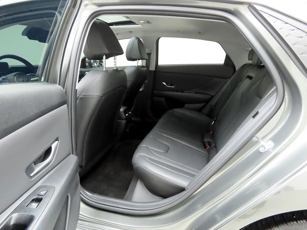 HYUNDAI Avante - Vista 9