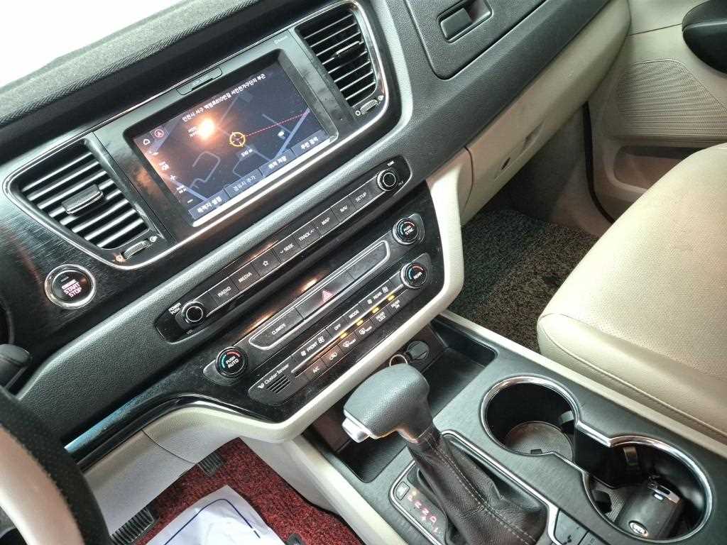 KIA Carnival - Vista 10