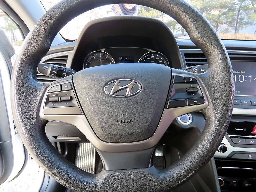 HYUNDAI Avante - Vista 8