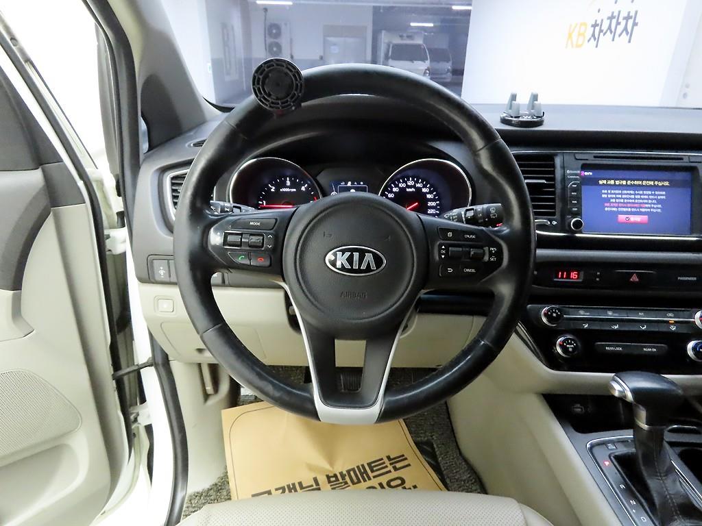 KIA Carnival - Vista 8