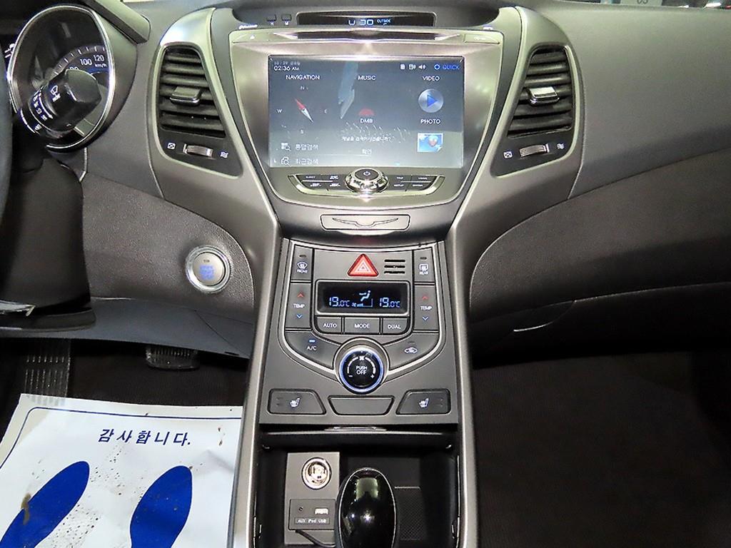 HYUNDAI Avante - Vista 11