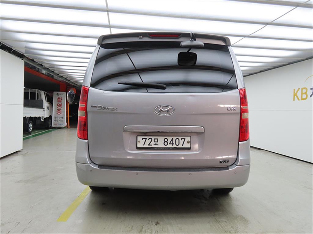 HYUNDAI Starex - Vista 3