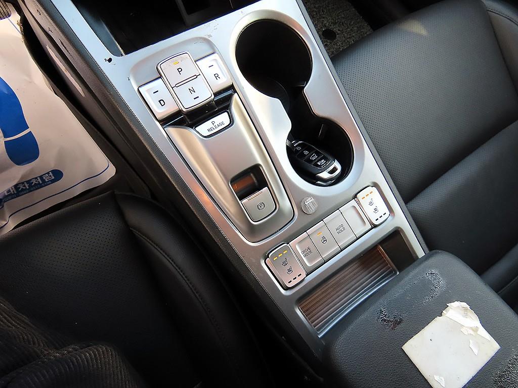 HYUNDAI Kona - Vista 10