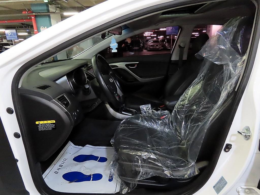 HYUNDAI Avante - Vista 6