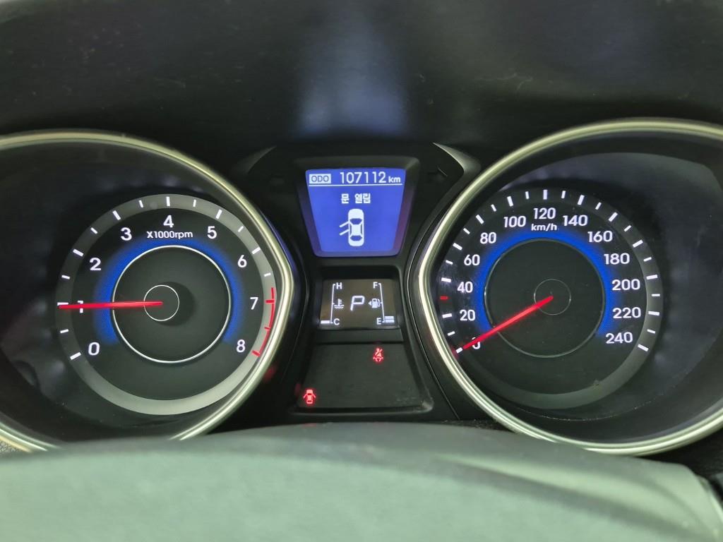 HYUNDAI Avante - Vista 7