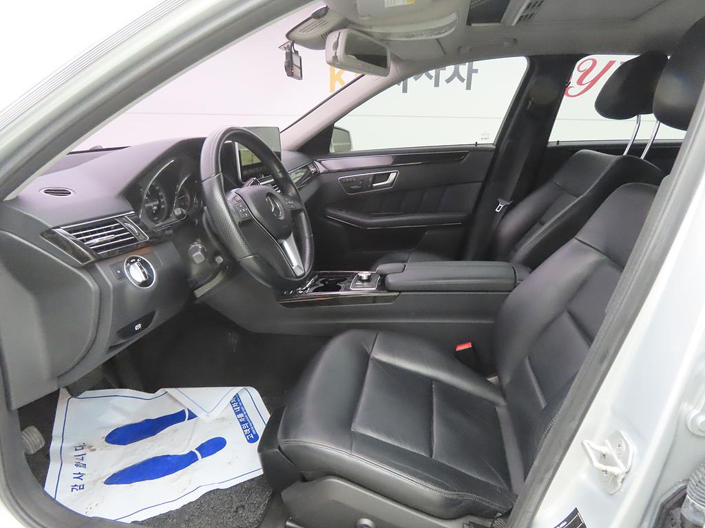 Mercedes Benz E class - Vista 5