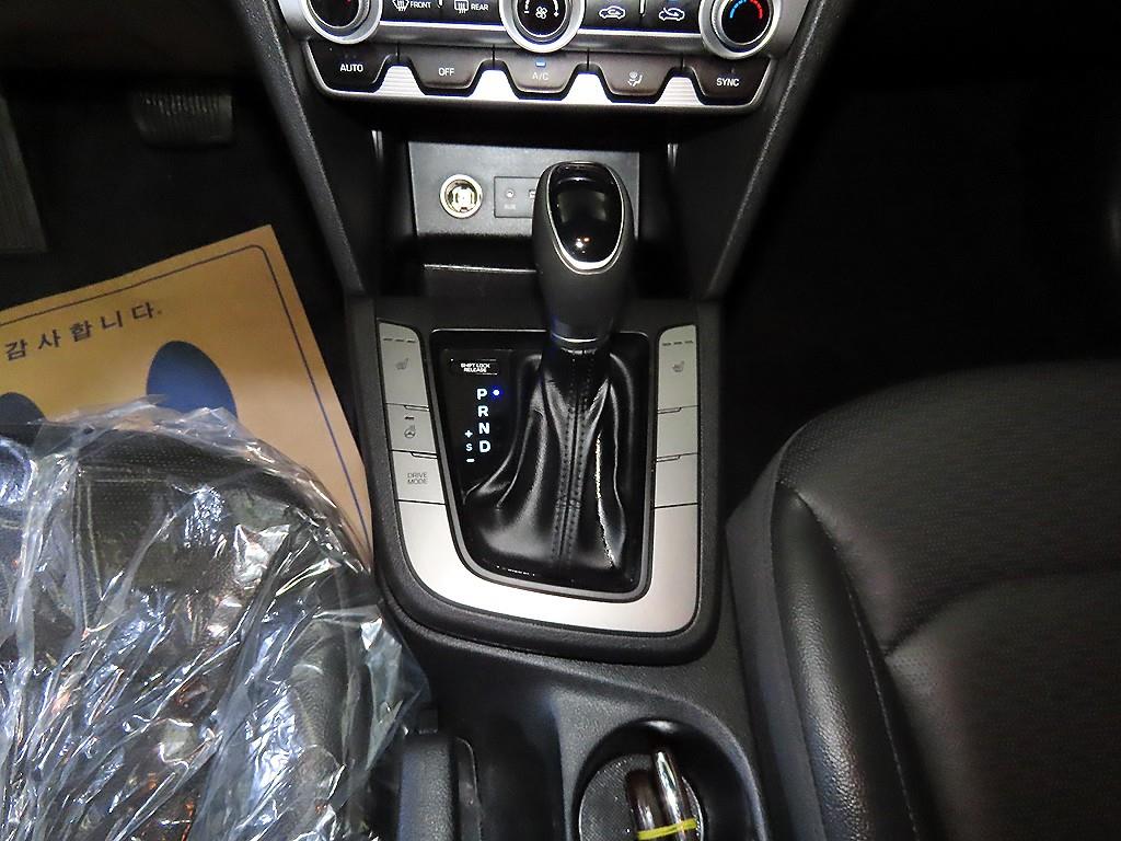 HYUNDAI Avante - Vista 12