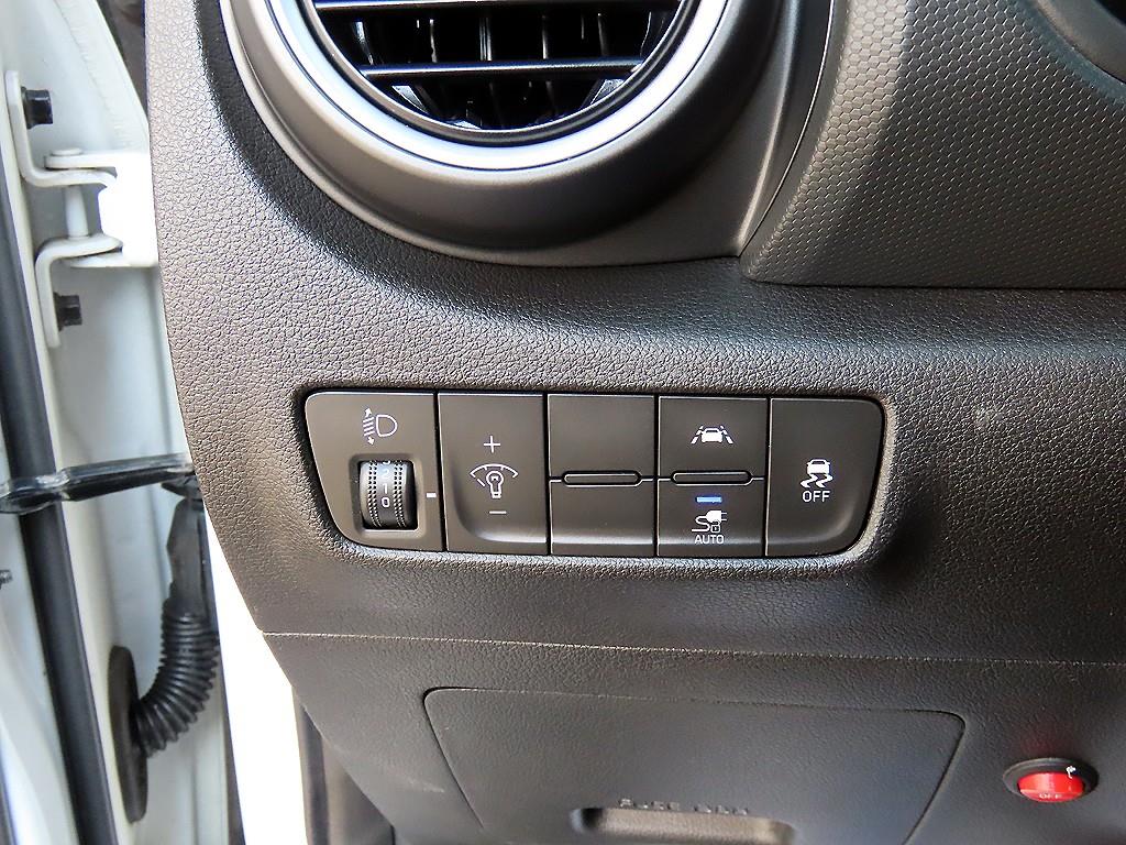 HYUNDAI Kona - Vista 12