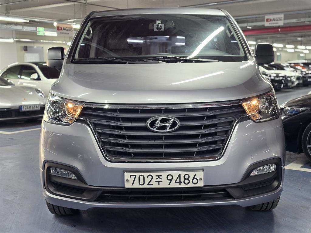 HYUNDAI Starex - Vista 4