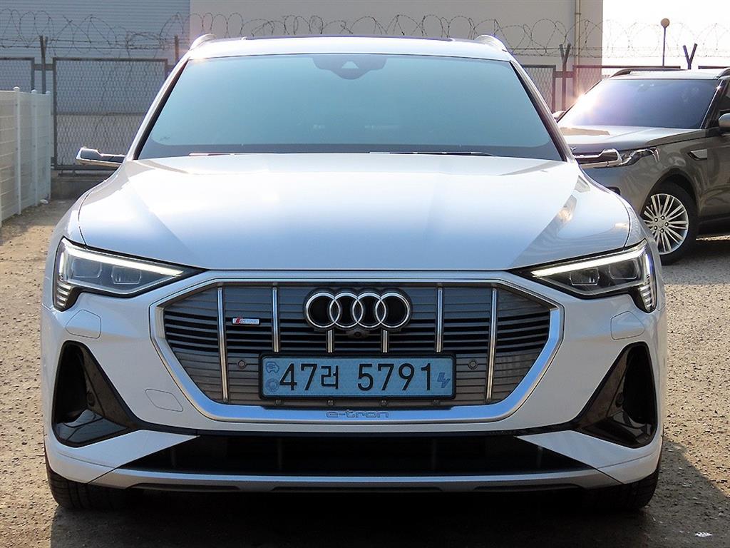 Audi e-Tron 2022 Blanco - Importación desde Corea - HF Imports Iquique - Foto 1