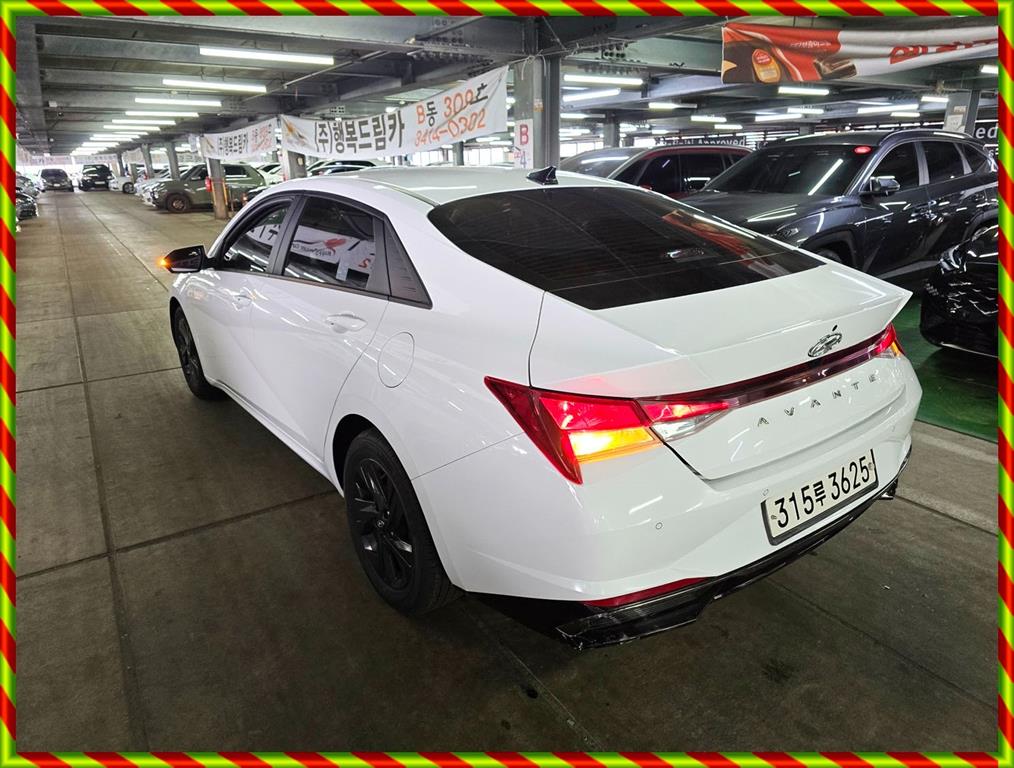 HYUNDAI Avante - Vista 5