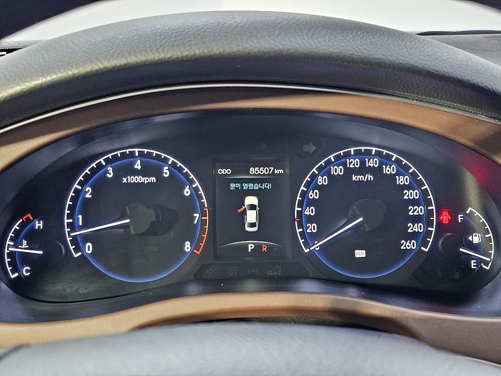 HYUNDAI Genesis - Vista 7