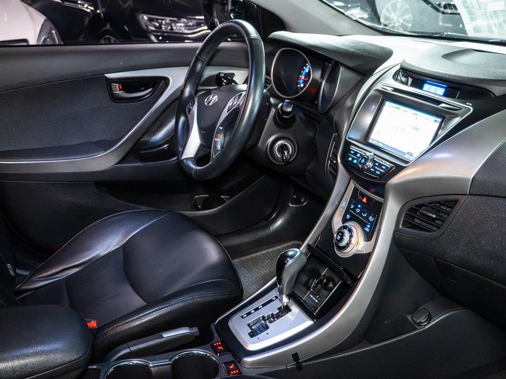 HYUNDAI Avante - Vista 11