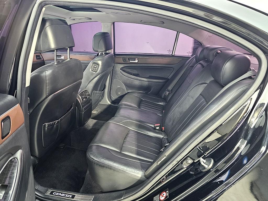 HYUNDAI Genesis - Vista 9