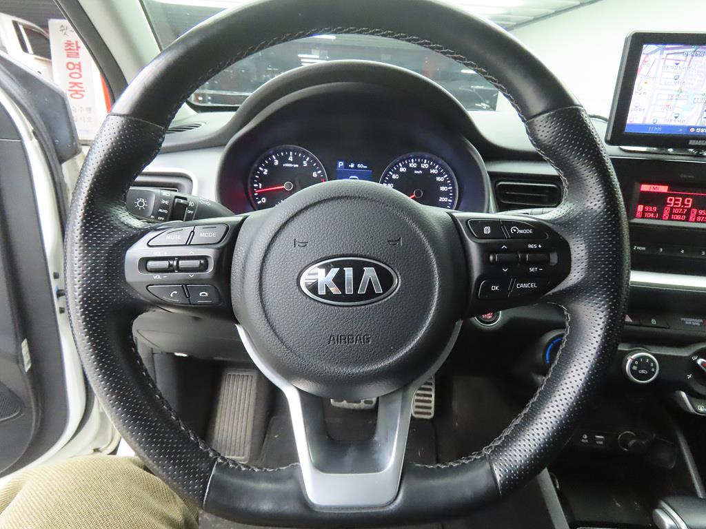 KIA Stonic - Vista 8