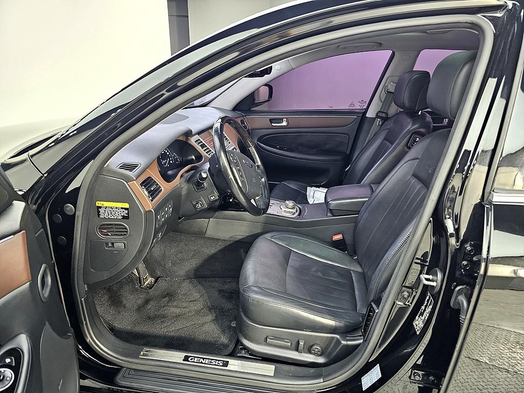 HYUNDAI Genesis - Vista 8