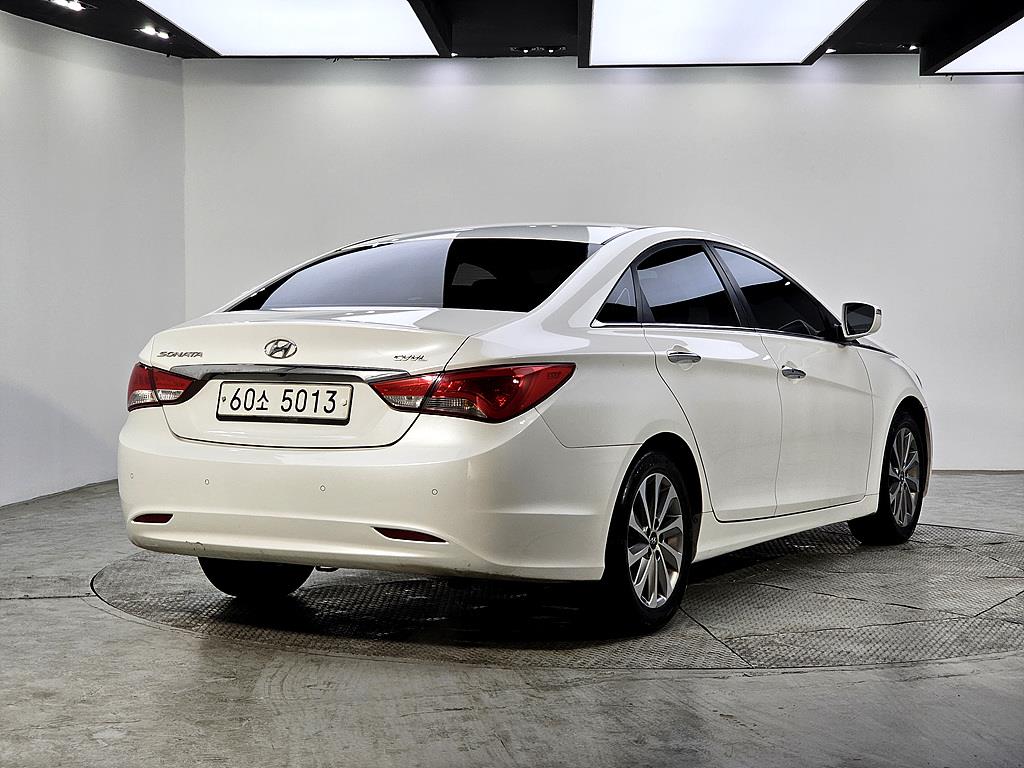 HYUNDAI Sonata - Vista 4