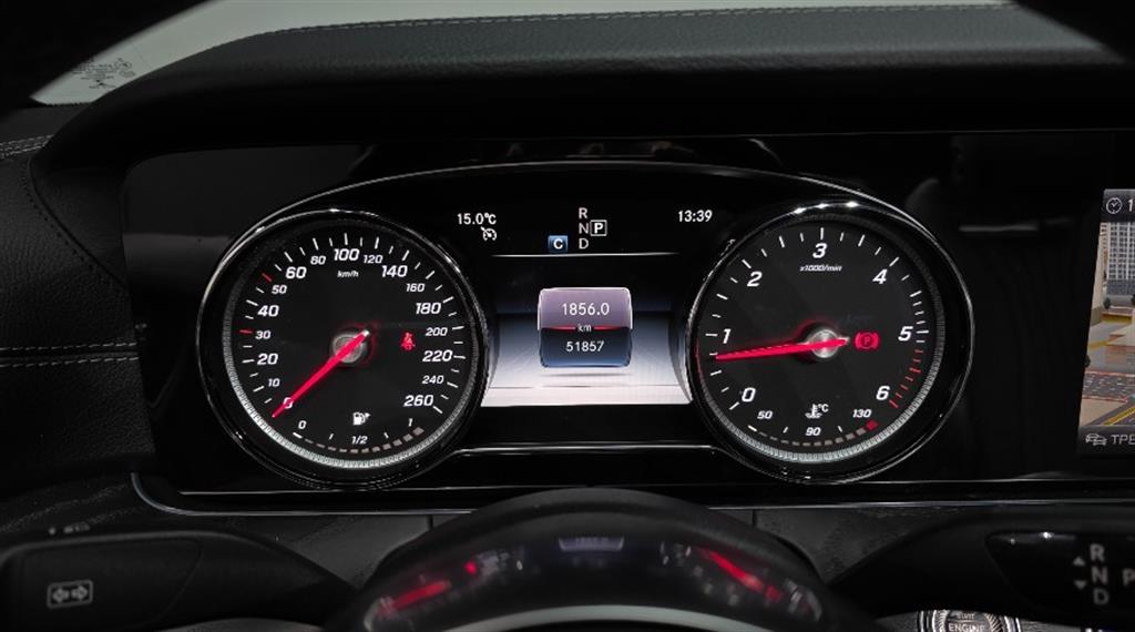 Mercedes Benz E class - Vista 8