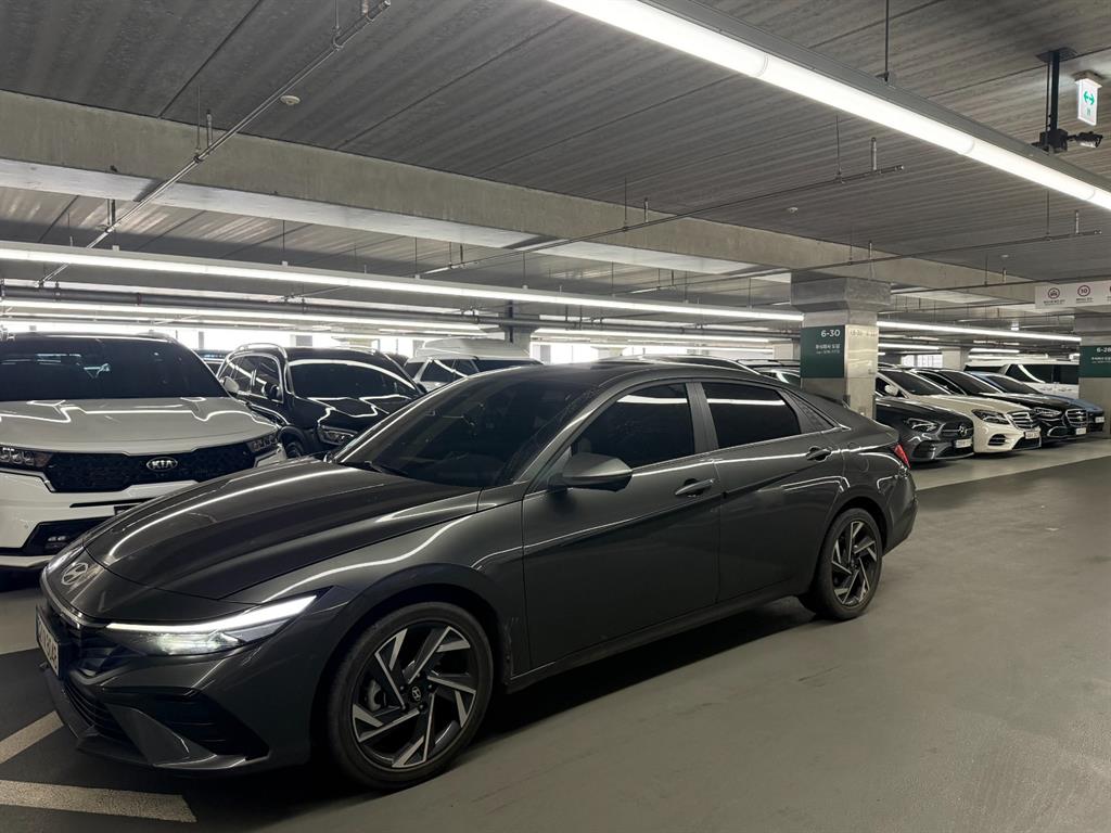 HYUNDAI Avante - Vista 2