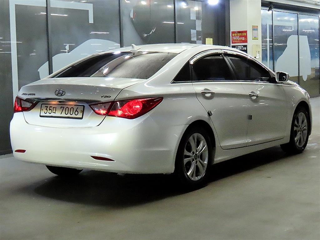 HYUNDAI Sonata - Vista 4