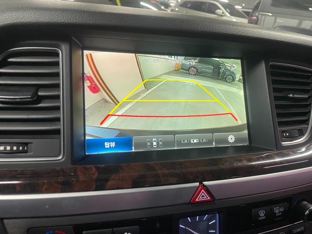 HYUNDAI Genesis - Vista 10