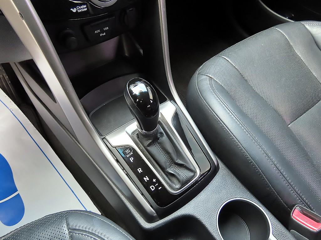 HYUNDAI i30 - Vista 10