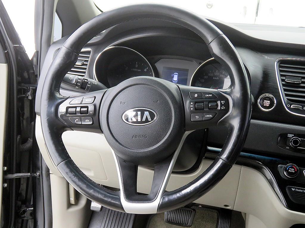 KIA Carnival - Vista 11