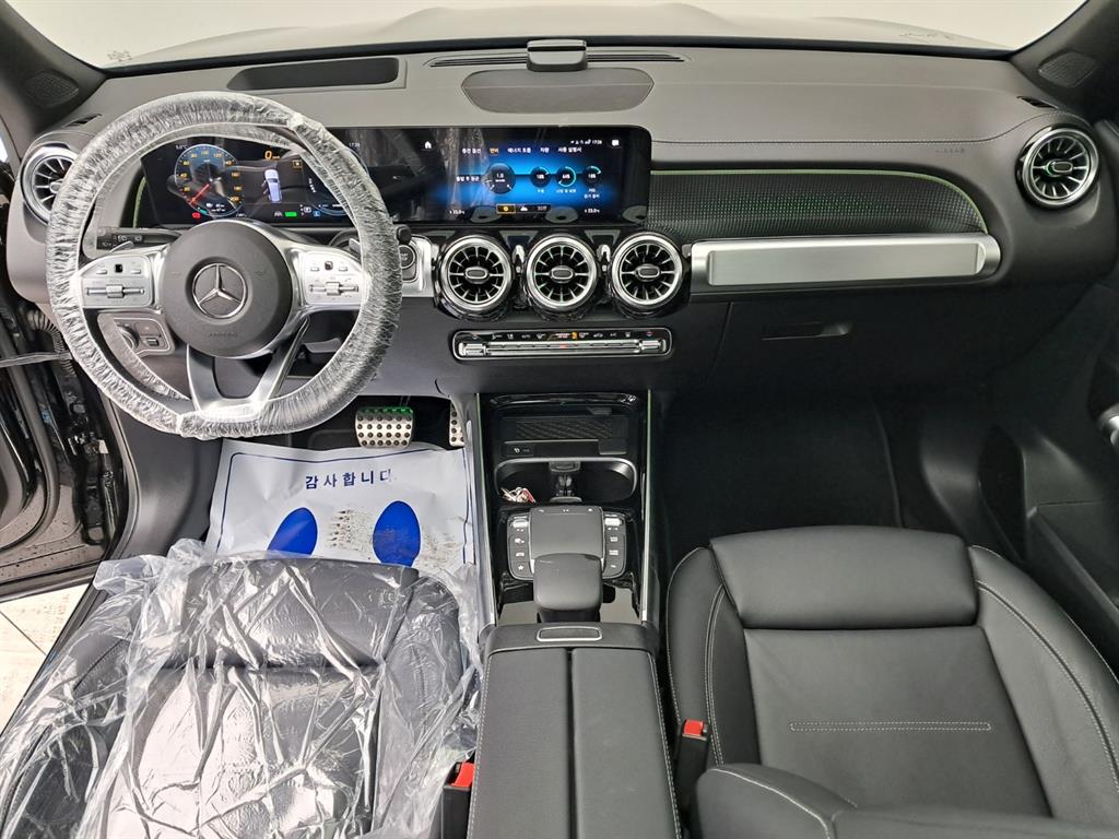 Mercedes Benz EQB - Vista 11