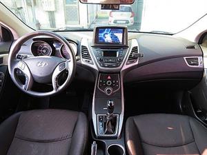 HYUNDAI Avante - Vista 10