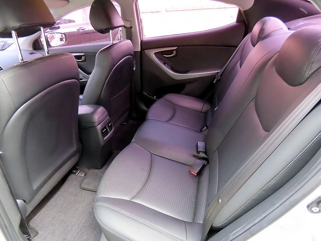 HYUNDAI Avante - Vista 6