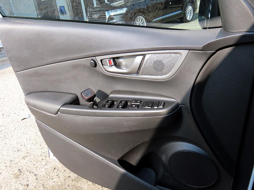 HYUNDAI Kona - Vista 11