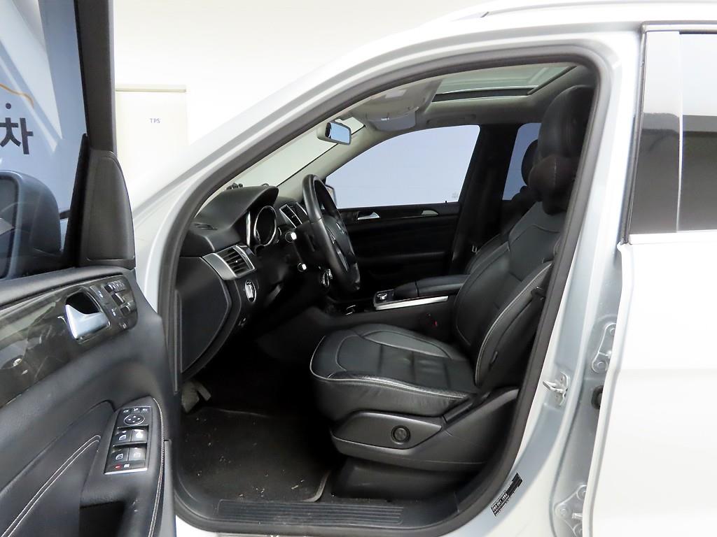 Mercedes Benz M Class - Vista 12