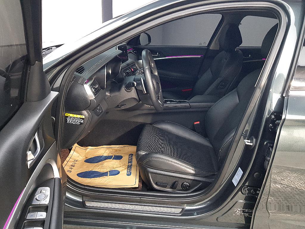 Genesis G70 - Vista 8