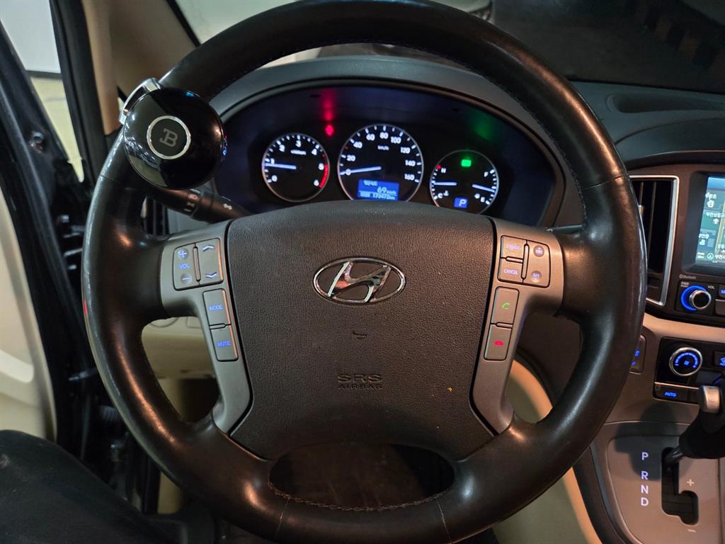 HYUNDAI Starex - Vista 9