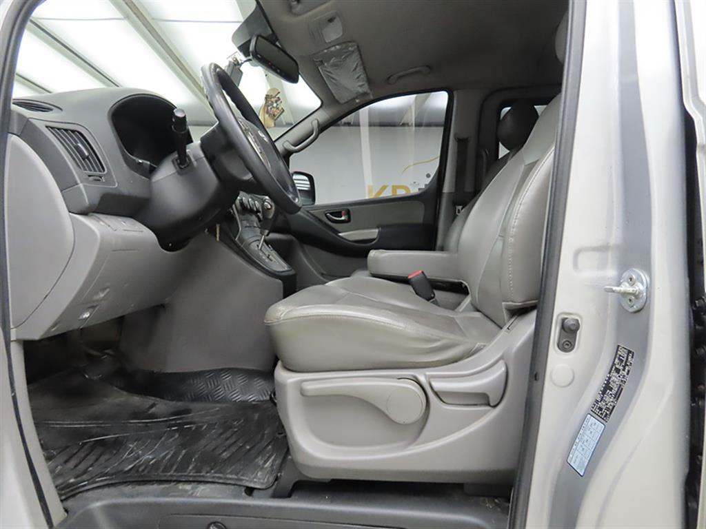 HYUNDAI Starex - Vista 5