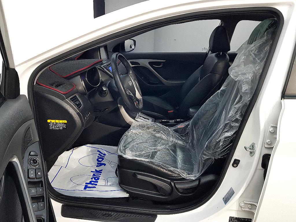 HYUNDAI Avante - Vista 8