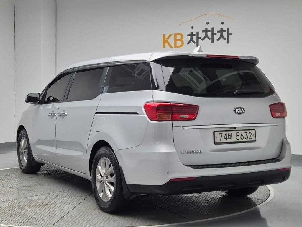 KIA Carnival - Vista 2
