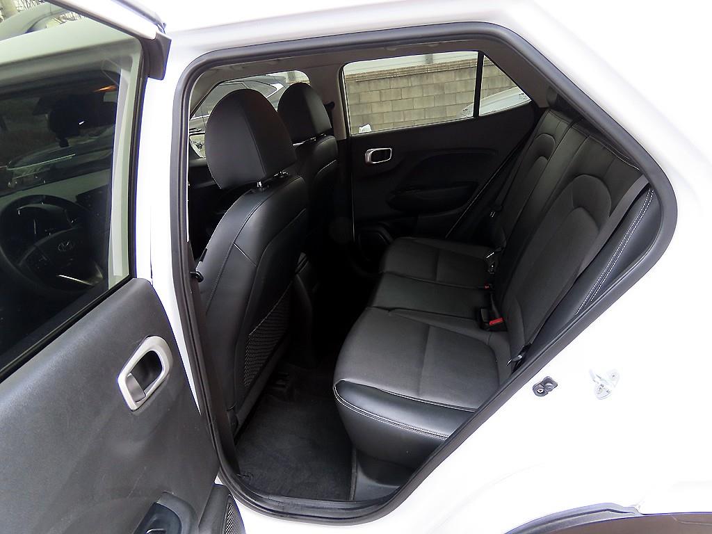 HYUNDAI Venue - Vista 6