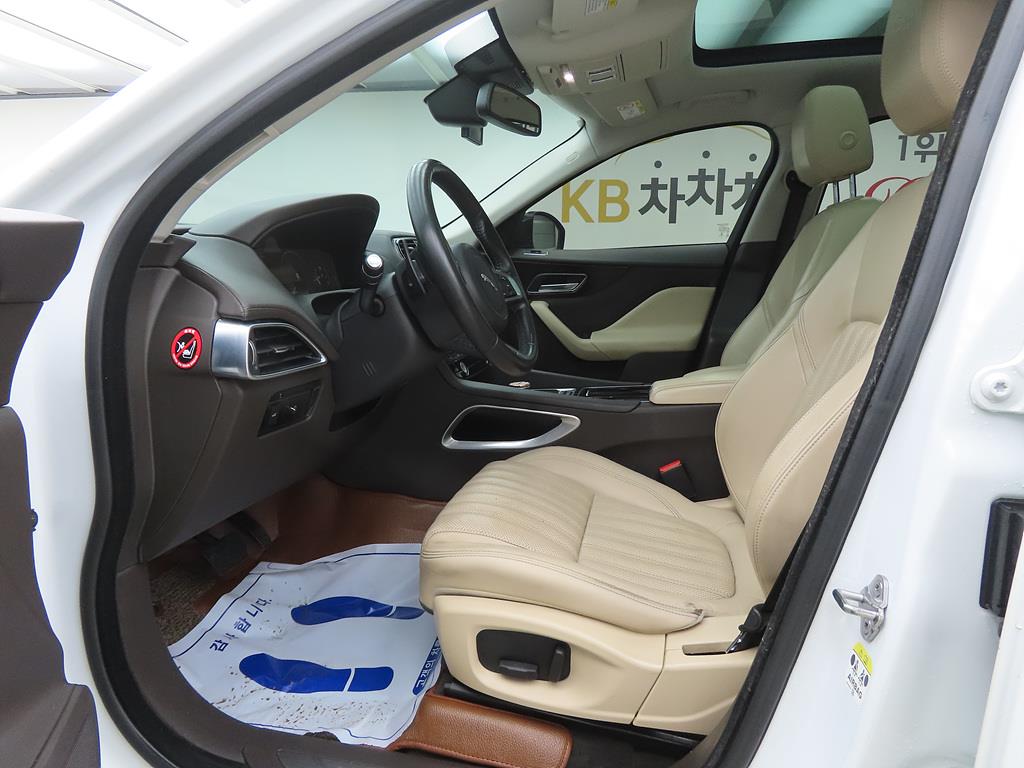 Jaguar F-PACE - Vista 5