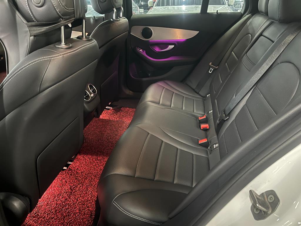 Mercedes Benz C Class - Vista 8