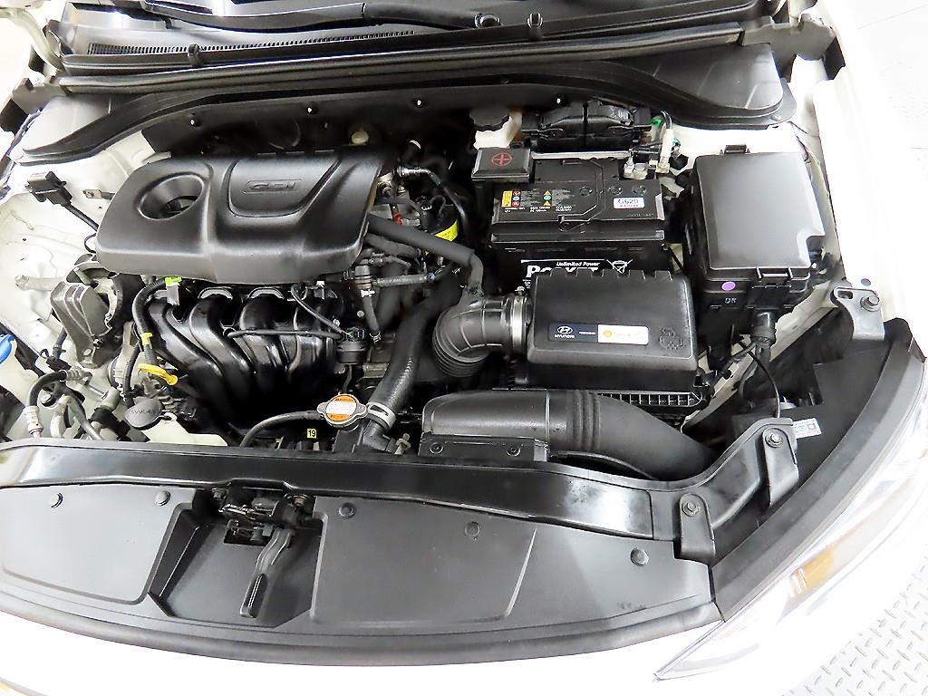 HYUNDAI Avante 2018 Blanco - Importación desde Corea - HF Imports Iquique - Foto 18